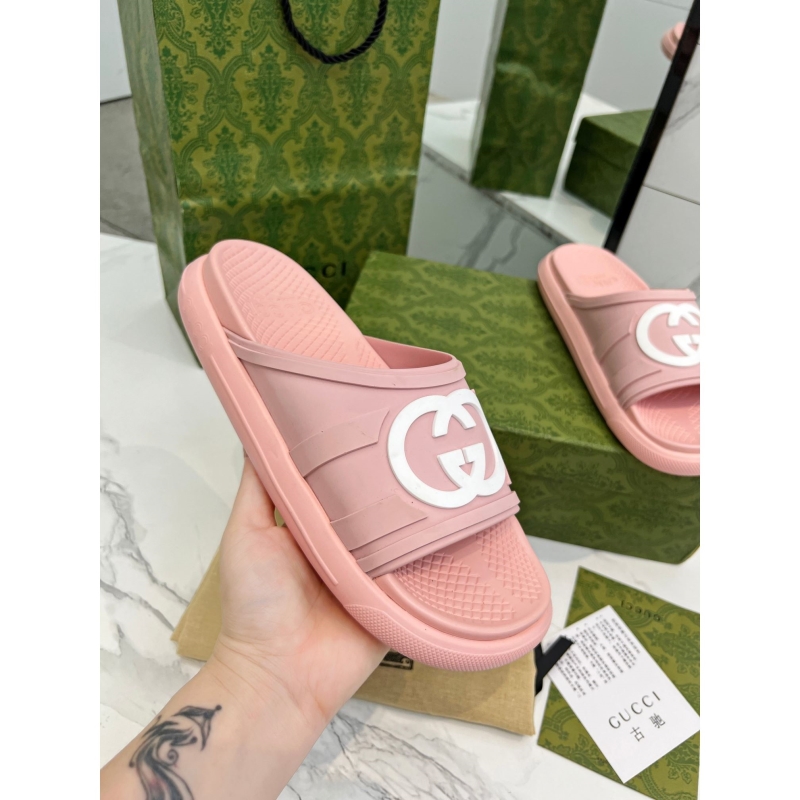 G*u*i slippers